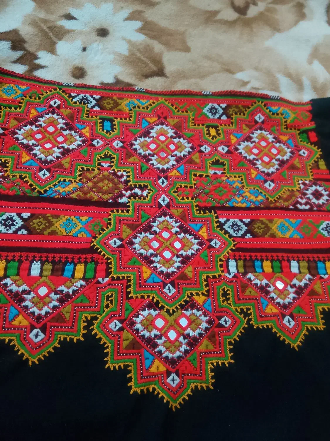 زیاستین|لباس|خاش, |دیوار