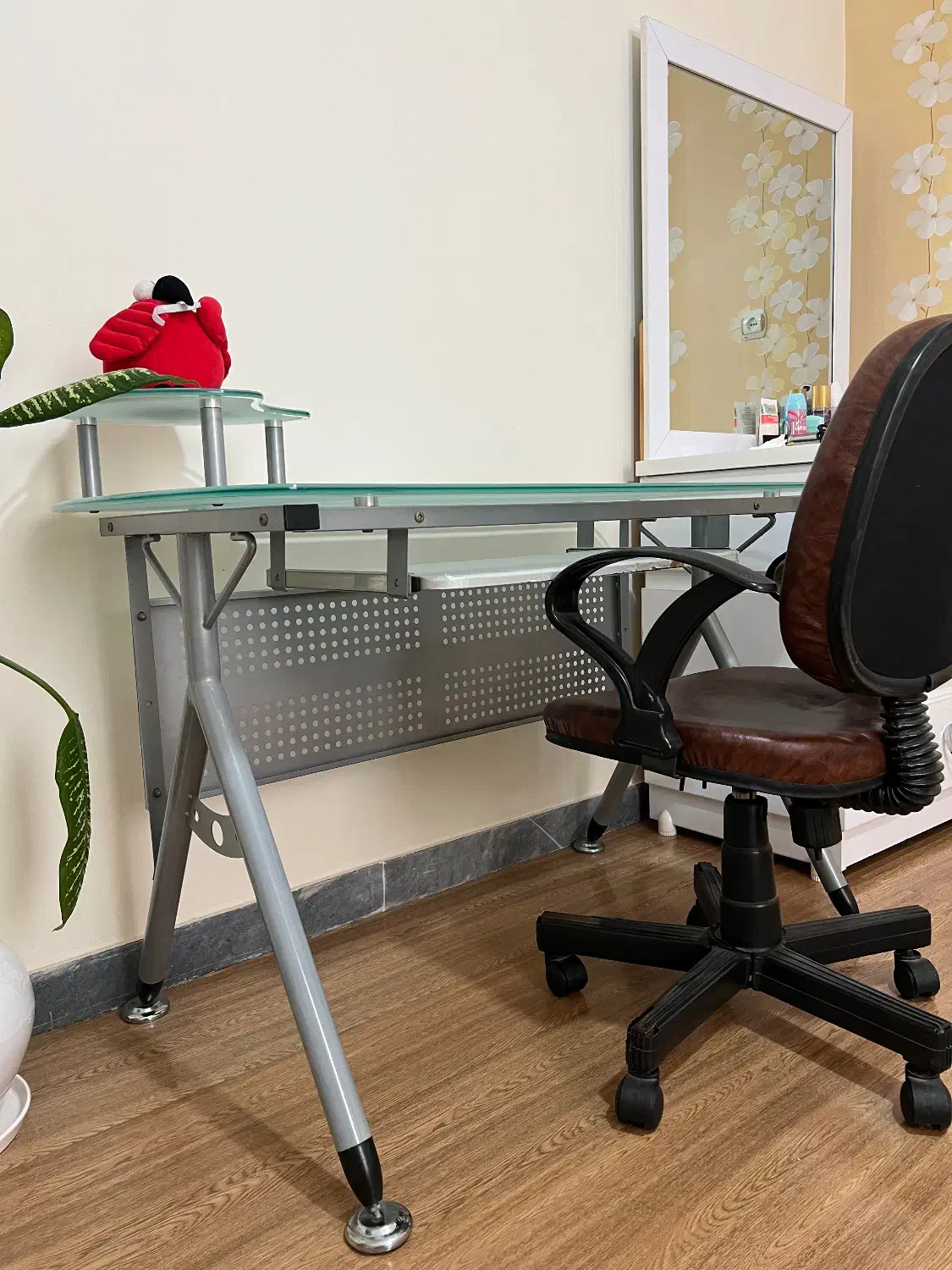 میز کار|میز تحریر و کامپیوتر|ساری, |دیوار