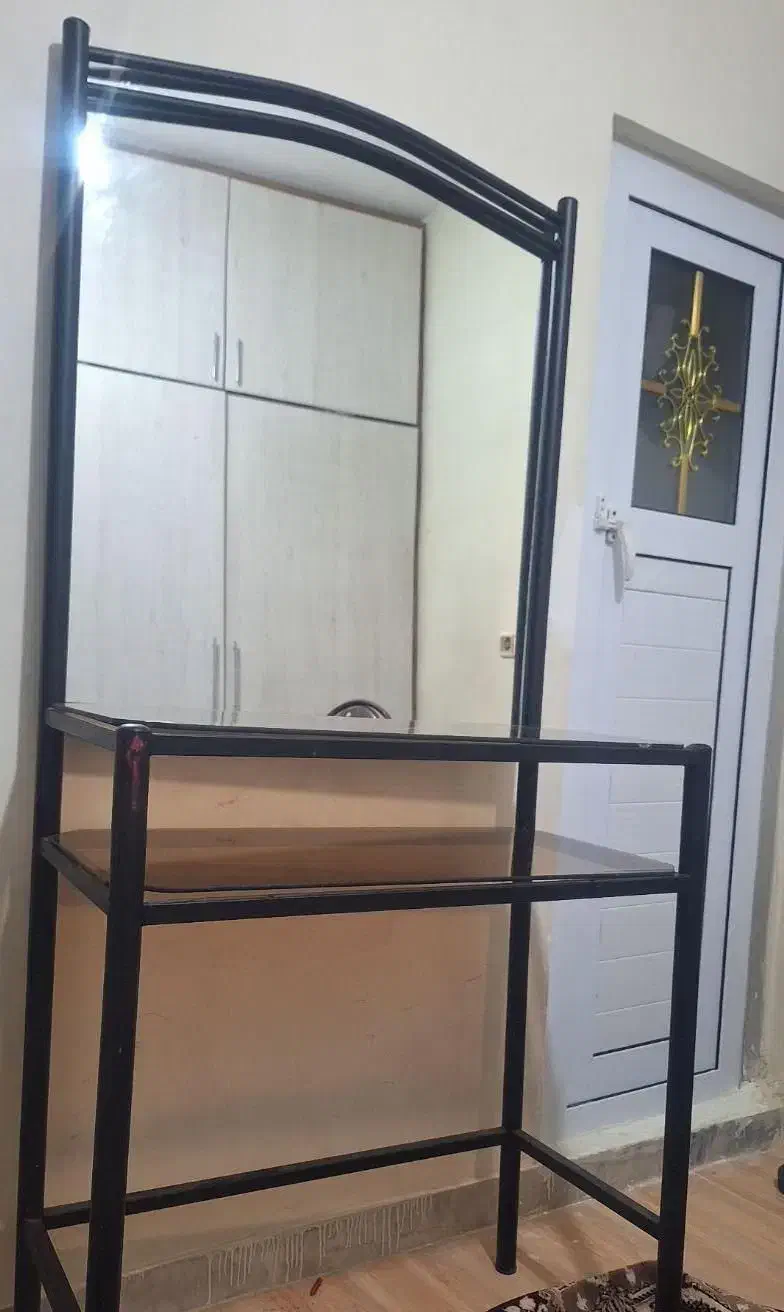 میز آرایش فلزی|مبلمان خانگی و میز عسلی|کرج, شهرک جهان آرا|دیوار