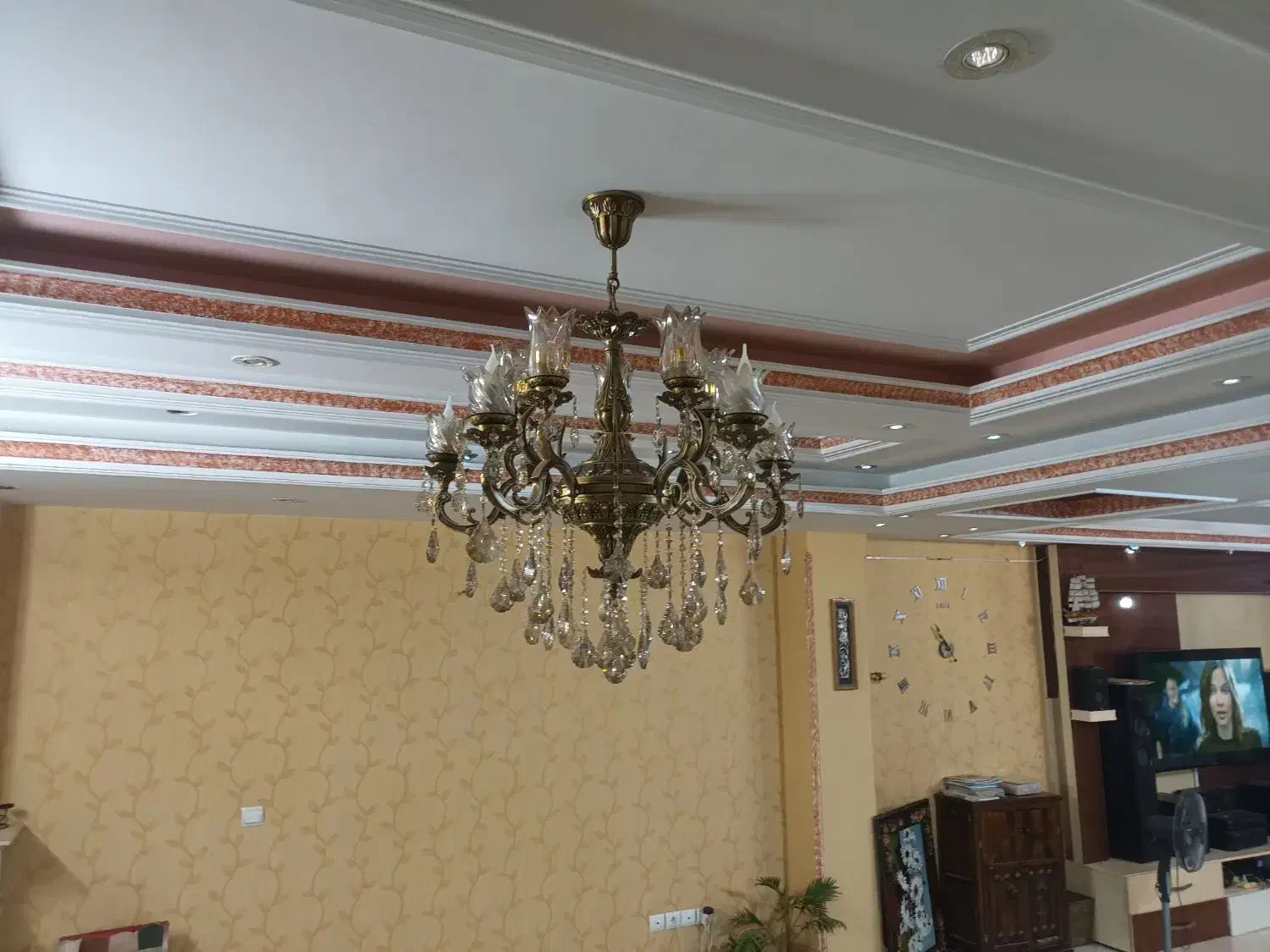 لوستر|لوستر و چراغ آویز|کرج, ساسانی (قلمستان)|دیوار