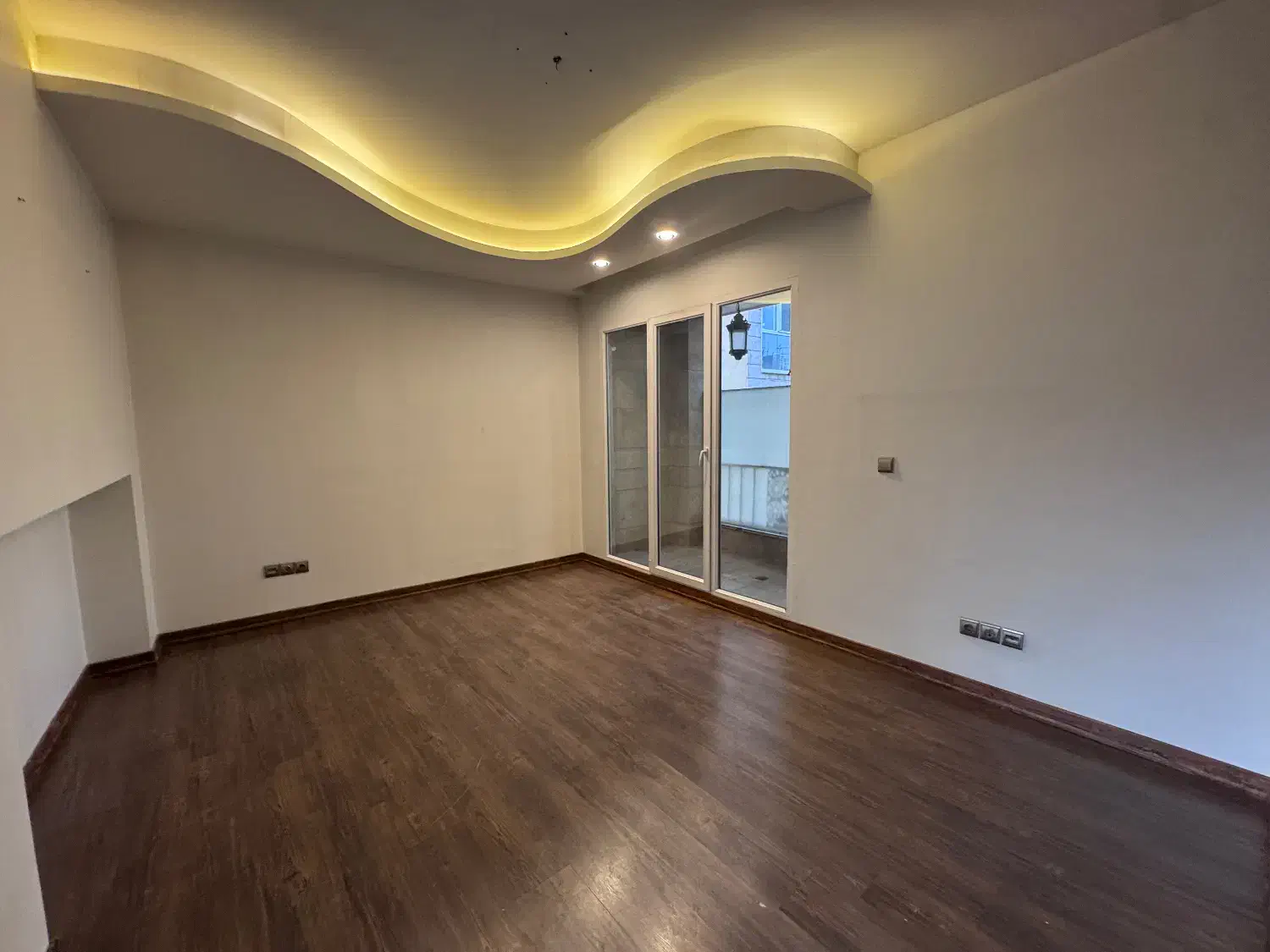 ۲۱۰ متر زعفرانیه / آصف