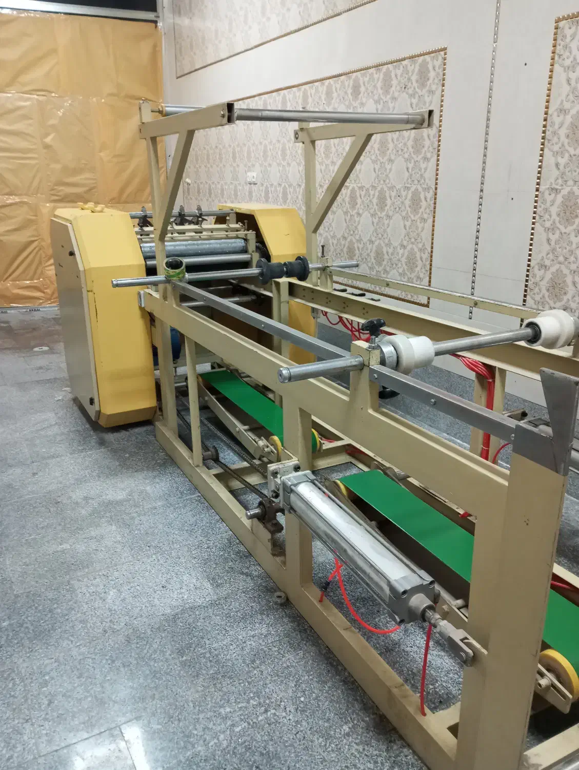 دستگاه دستمال کاغذی|ماشین‌آلات صنعتی|گوگان, |دیوار