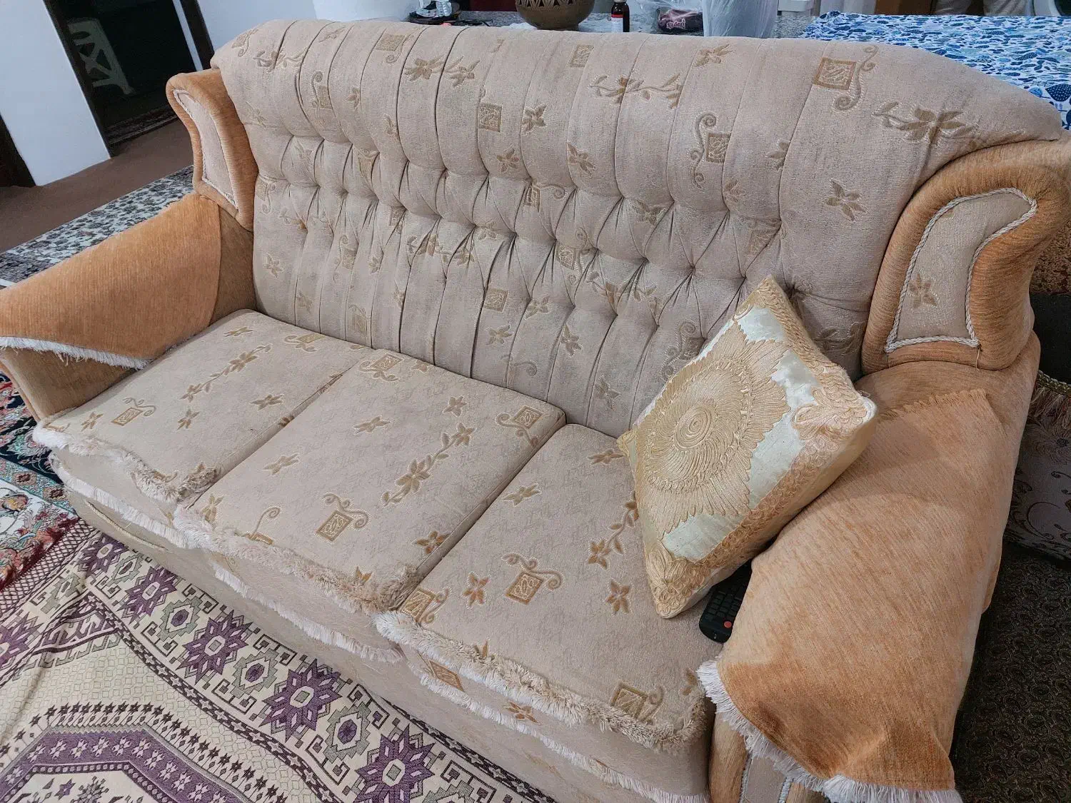 مبل ۷ نفره|مبلمان خانگی و میز عسلی|نور, |دیوار