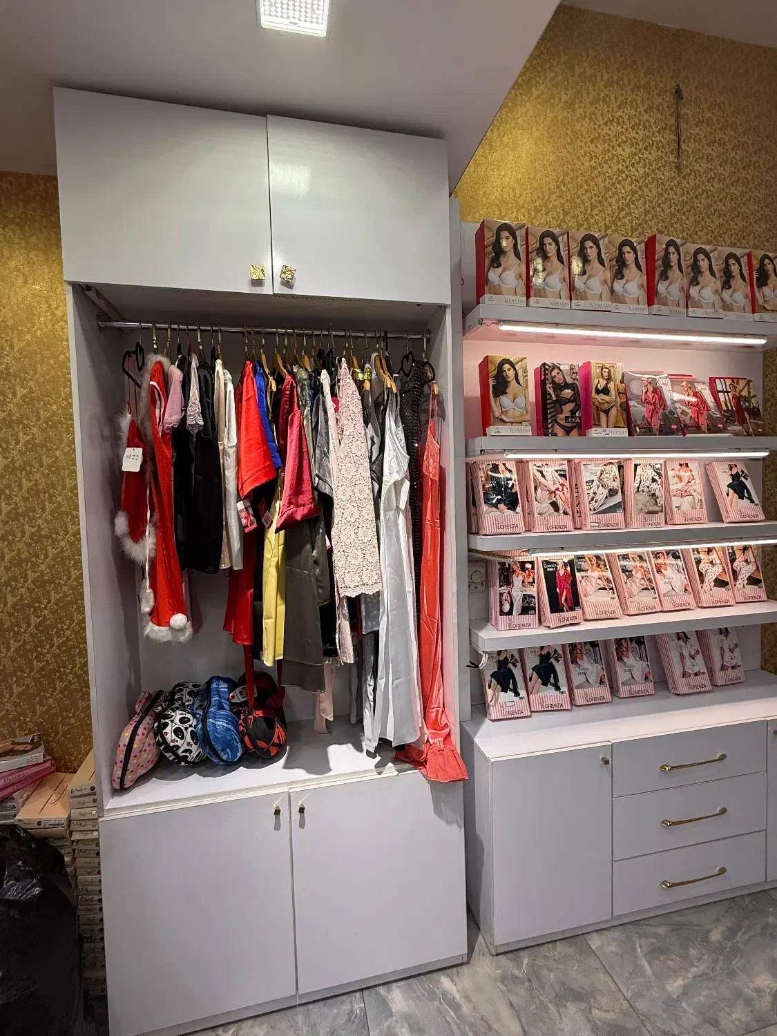 لوستر کریستالی|لوستر و چراغ آویز|شیراز, کوی وحدت|دیوار