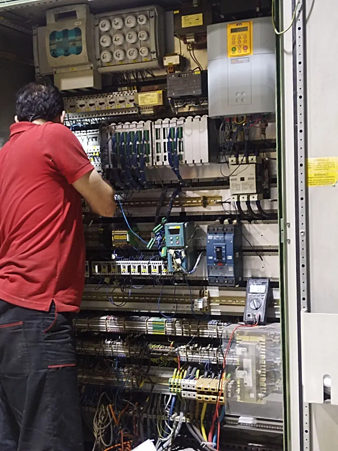 خدمات برق صنعتی|خدمات پیشه و مهارت|ابهر, |دیوار