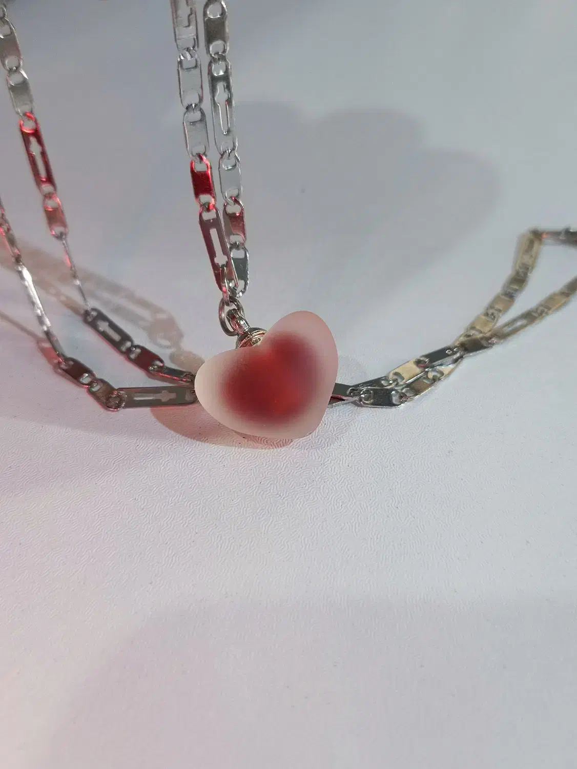 گردنبند قلب قرمز|بدلیجات|اندیشه, اندیشه فاز ۱|دیوار