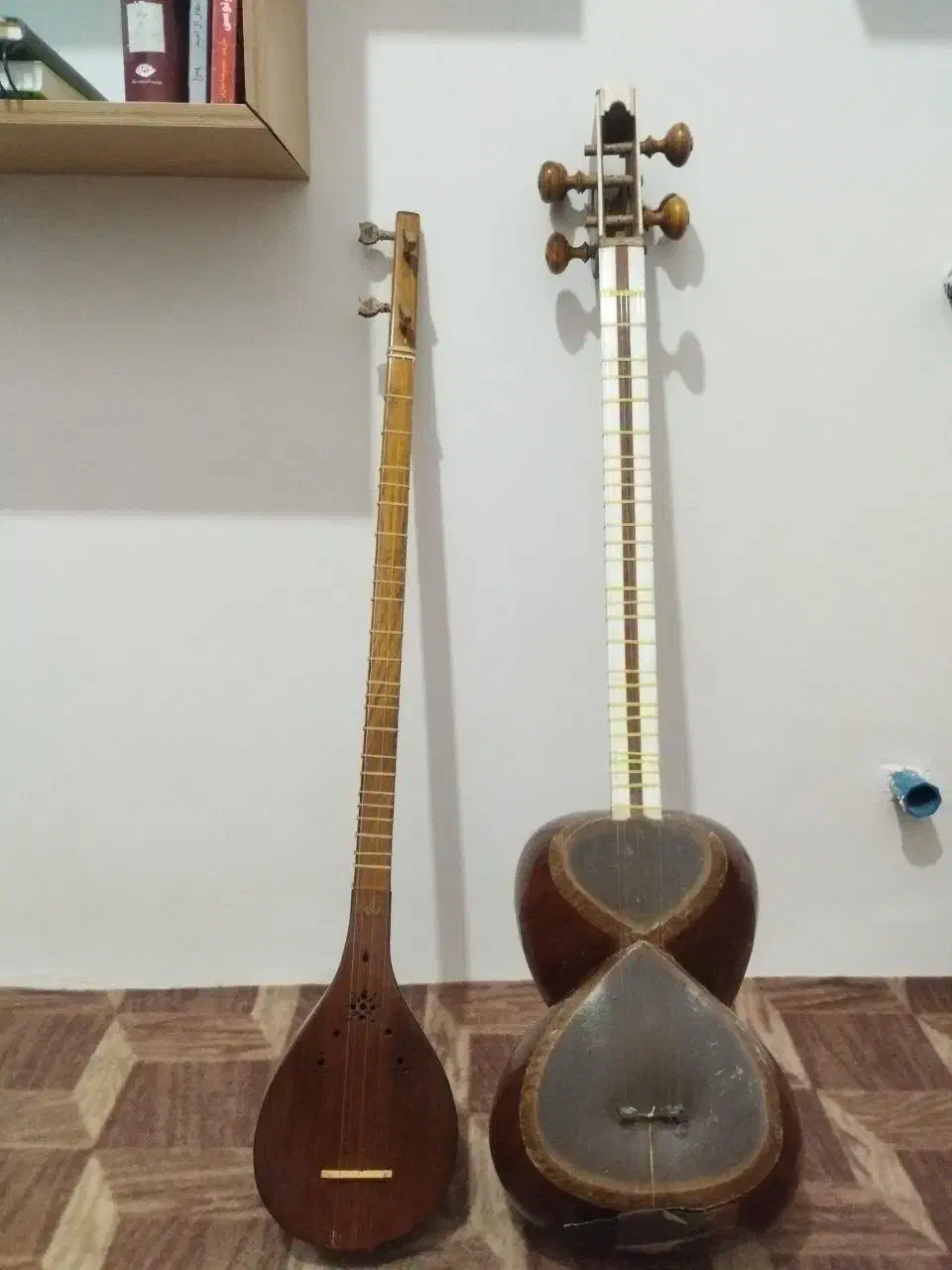 تار کیان|سازهای سنتی|ارومیه, |دیوار