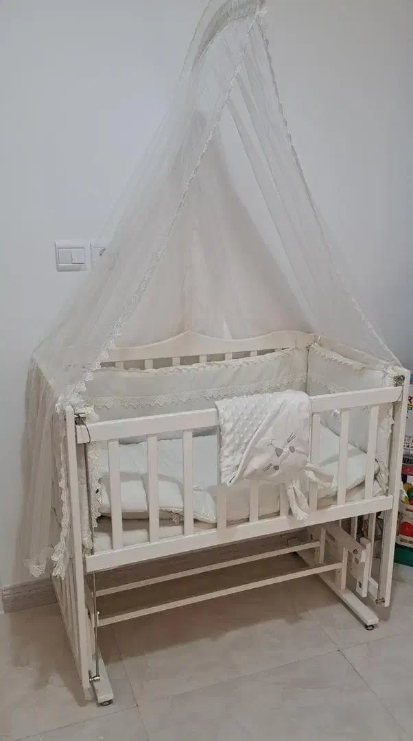 تخت کنار مادر|تخت و صندلی بچه|میانه, |دیوار