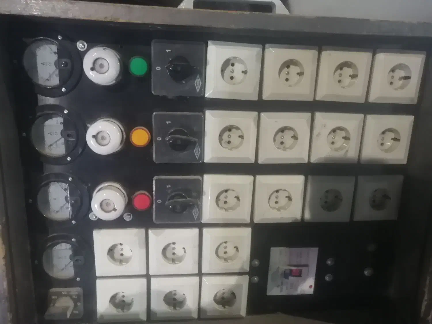 تابلو برق|مصالح و تجهیزات ساختمان|بناب, |دیوار