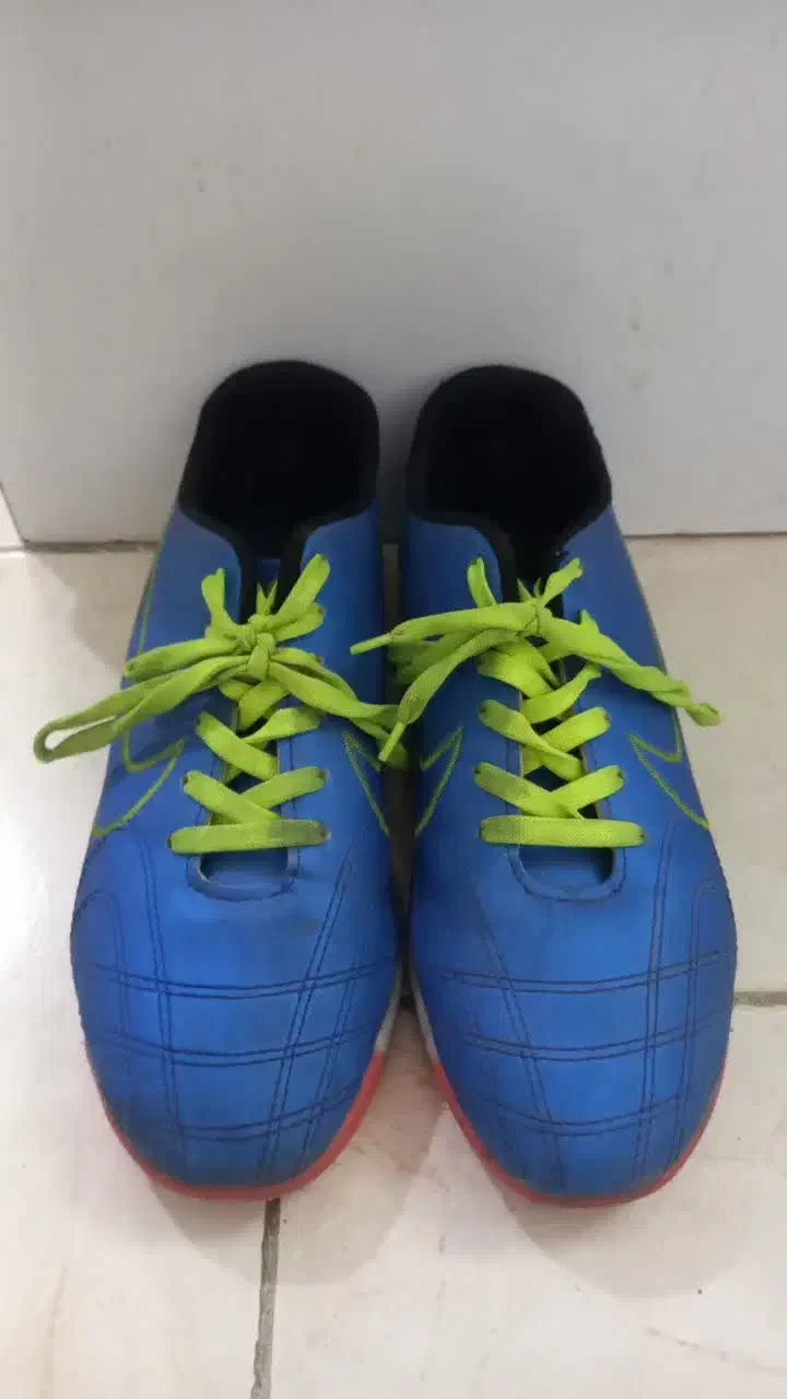 کفش فوتبال سالونی سایز ۴۲|تجهیزات ورزشی|رشت, گیل|دیوار