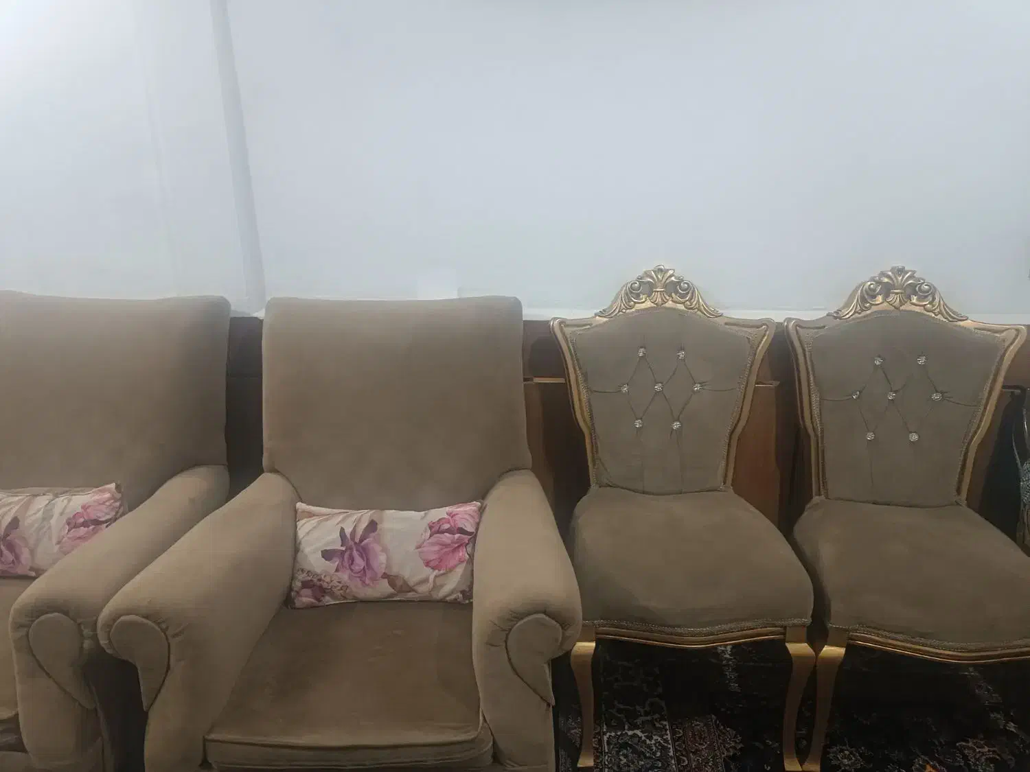 یک دست مبل ۴ نفره تمیز با یه عسلی بزرگ|مبلمان خانگی و میز عسلی|دورود, |دیوار