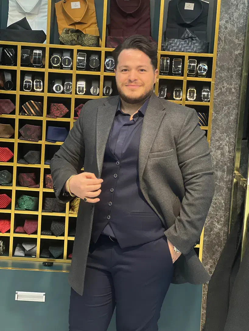 نیم پالتو|لباس|اصفهان, همدانیان|دیوار