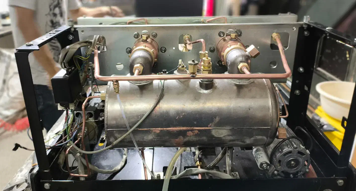 سرویس دستگاه قهوه ساز با بهترین کیفیت|خدمات پیشه و مهارت|اصفهان, پوریای ولی|دیوار