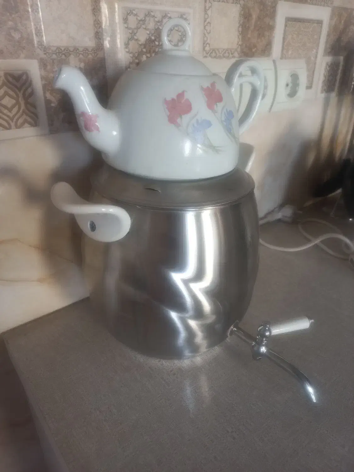 کتری قوری|قوری، کتری، قهوهساز دستی|شوشتر, |دیوار