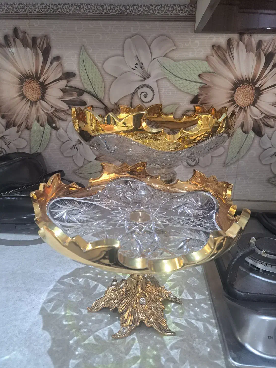 سرویس کریستال خورشیدی لب طلا|ظروف سرو و پذیرایی|ری, شهادت|دیوار