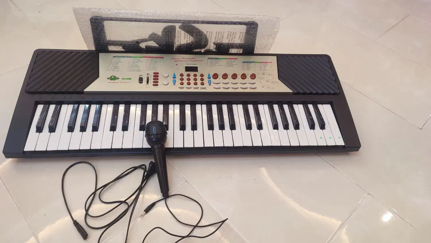 کیبورد همراه با میکروفون|پیانو، کیبورد، آکاردئون|بندر انزلی, متروپل|دیوار