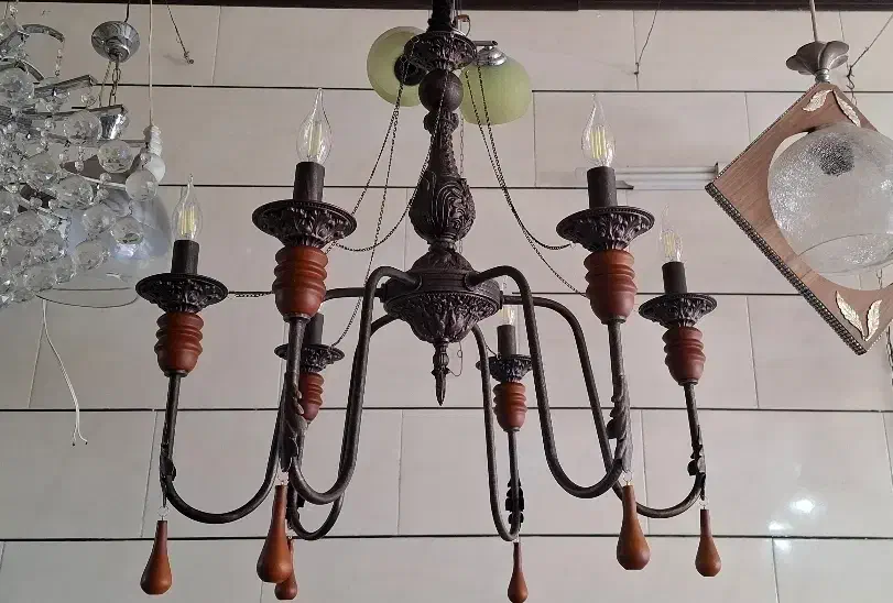 لوستر نئوکلاسیک|لوستر و چراغ آویز|اصفهان, شاهد|دیوار