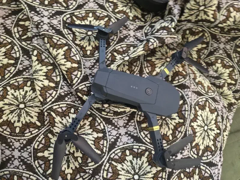 پهپاد دوربین دار باکیفیت عالی|دوربین عکاسی و فیلم‌برداری|لاهیجان, شیشه گران|دیوار