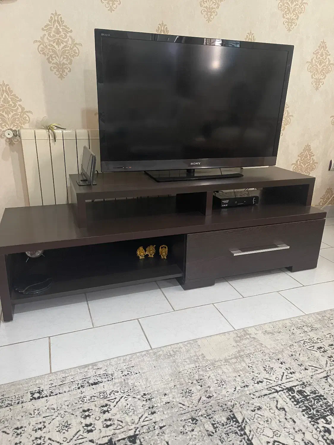 میز تلویزیون در حد نو|میز تلویزیون|رشت, کاکتوس|دیوار