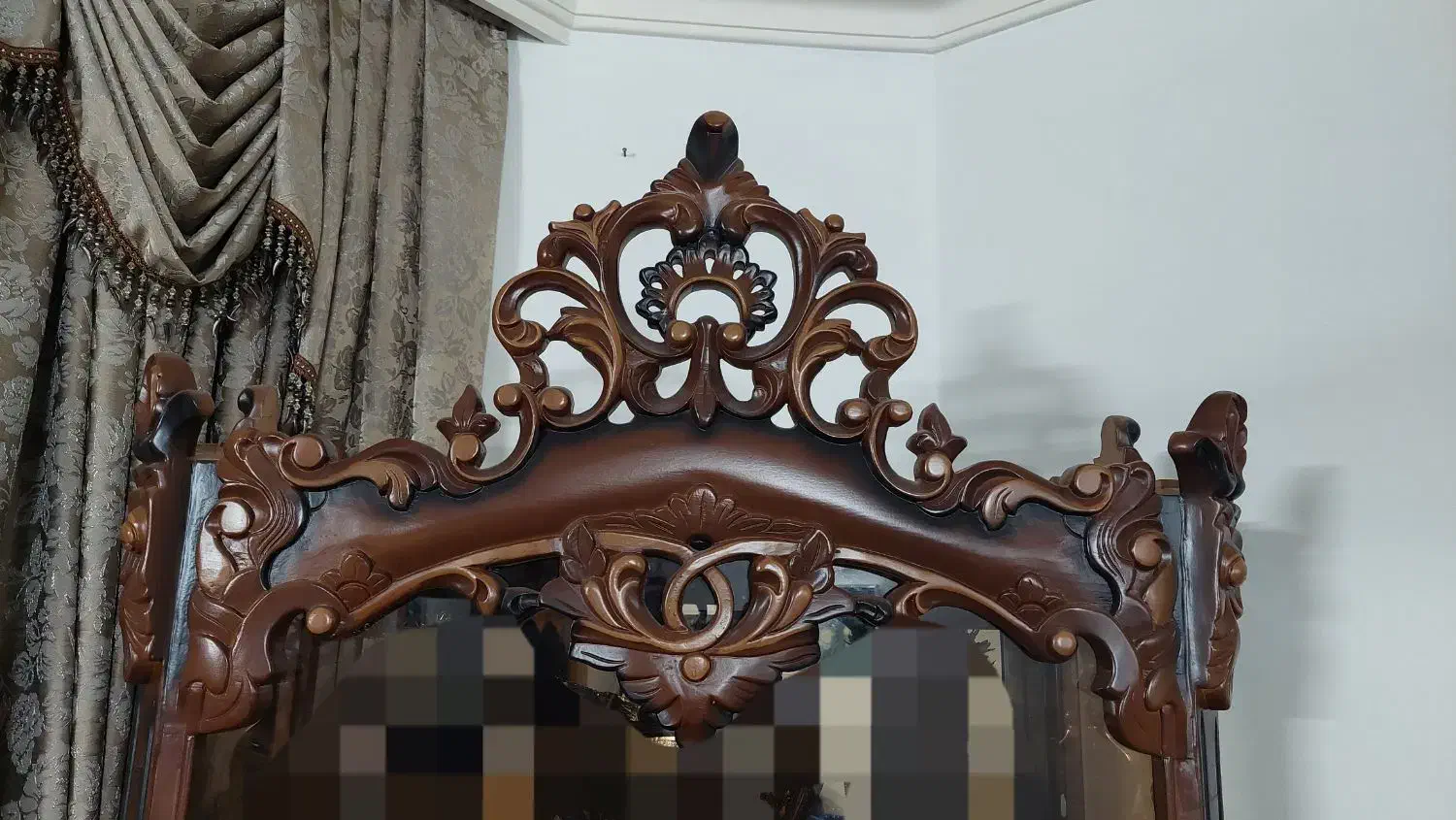 ویترین چوبی کار کرده و شیشهای|بوفه، ویترین، کنسول|اصفهان, جلالیه|دیوار