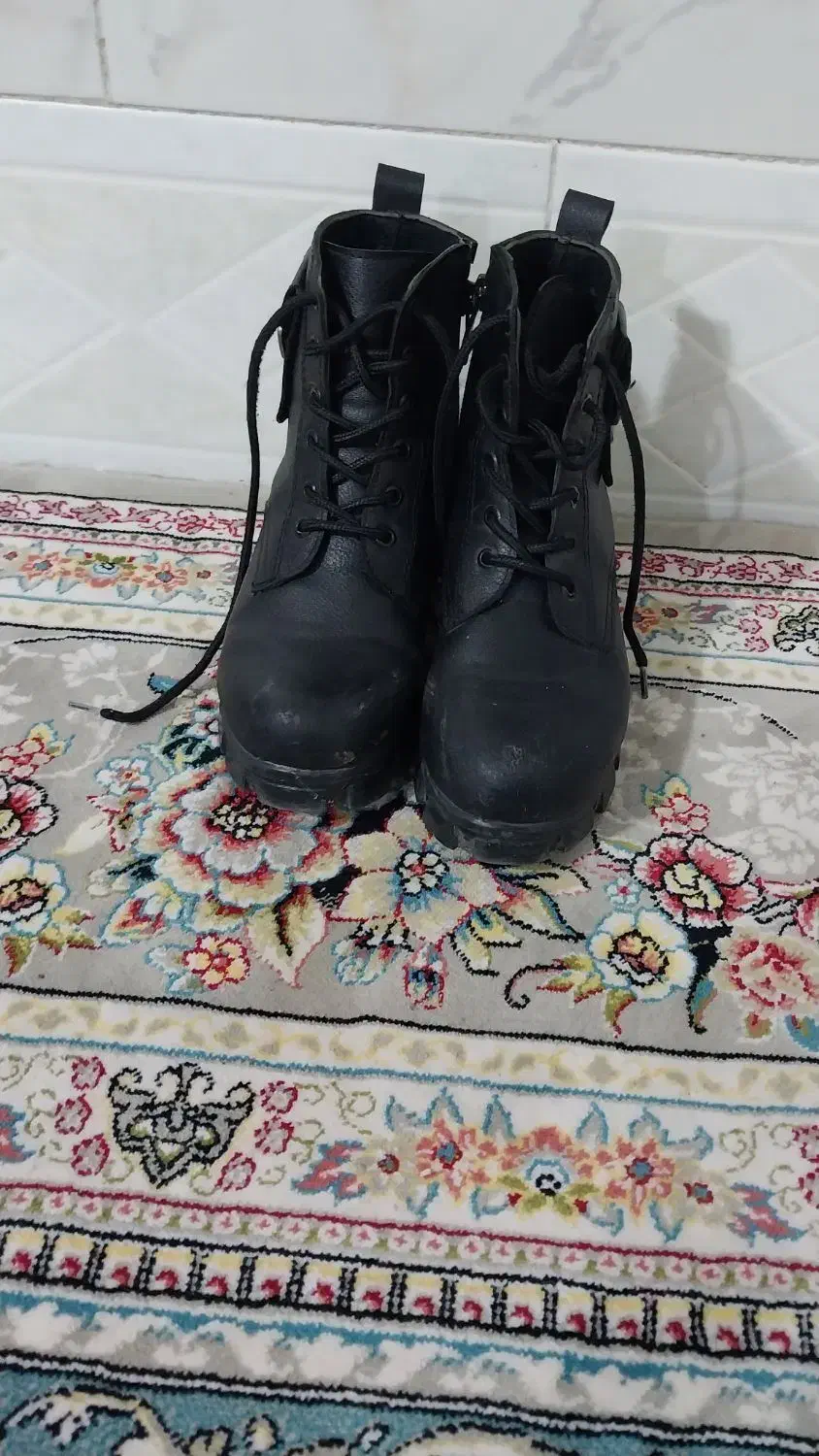 بوت دخترانه|کیف، کفش، کمربند|نیشابور, خط کاشمر|دیوار