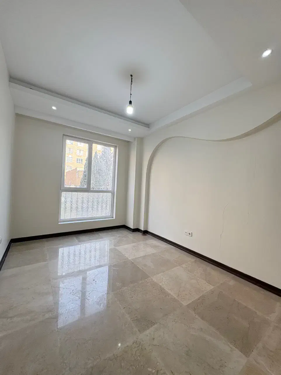 ۹۵ متر/نوساز کلید نخورده/تک واحدی/گذر برند غربی ها