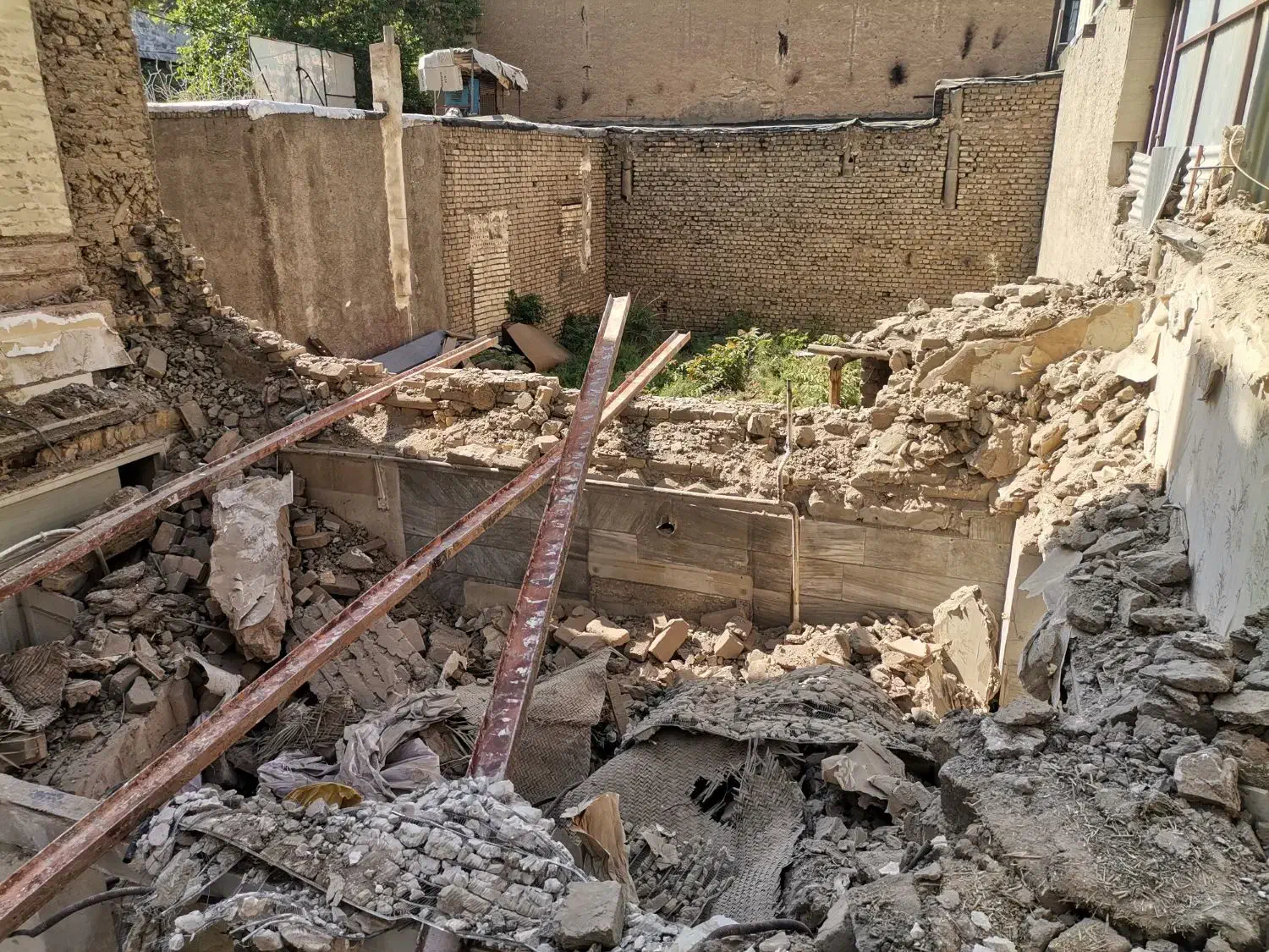 تخریب ساختمان و اجرای سازه نگهبان مهندس افشار|خدمات پیشه و مهارت|مشهد, امام خمینی|دیوار