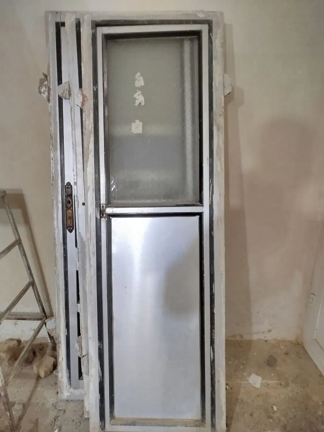 درب و پنجره آلومینیومی باچارچوب در حد نو|مصالح و تجهیزات ساختمان|اسدآباد, |دیوار