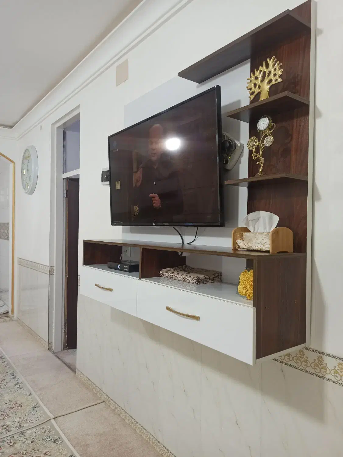 زیرتلویزیوندیواری|میز تلویزیون|ثلاث باباجانی, |دیوار