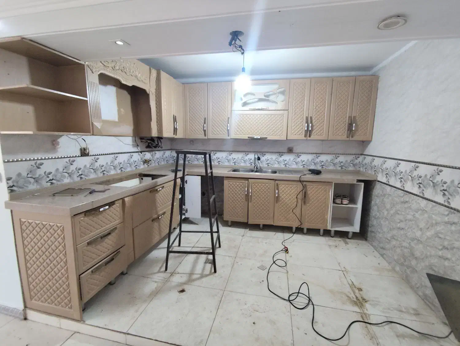 کابینت ممبران اصلی|آب‌چکان و نظم‌دهنده ظروف|باغستان, |دیوار