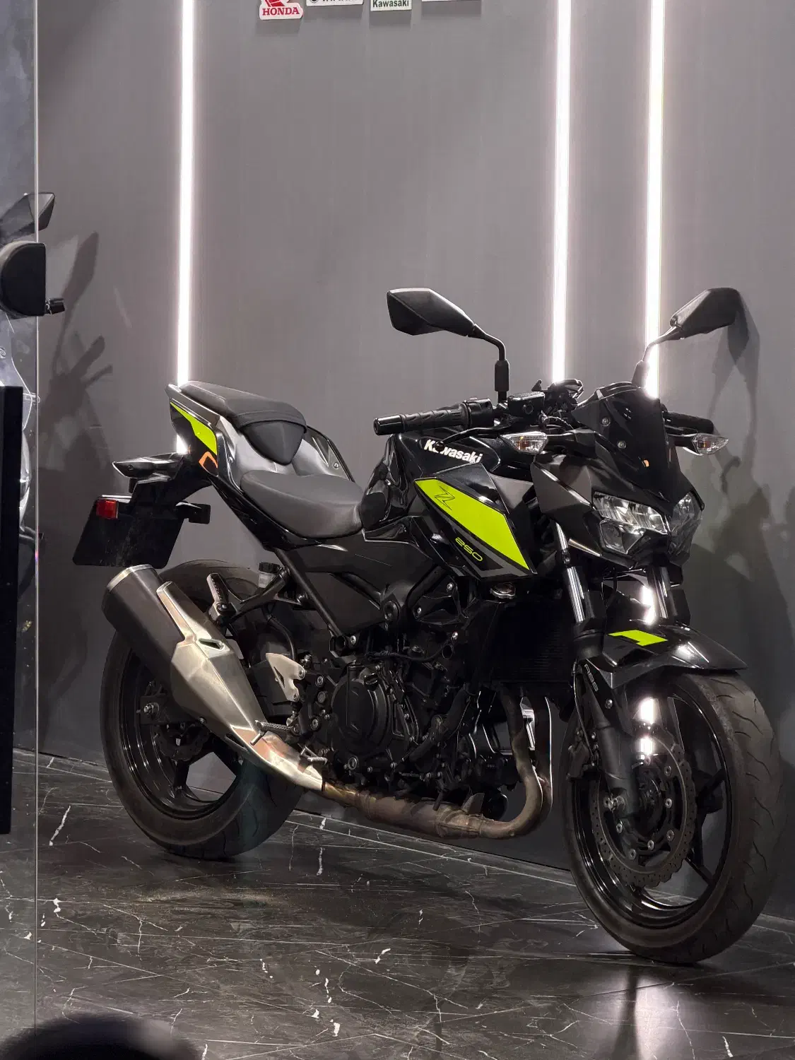 z300|موتورسیکلت|رشت, پستک|دیوار