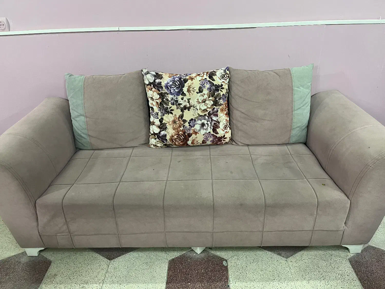 لوازم سالن|آرایشگاه و سالنهای زیبایی|قوچان, |دیوار