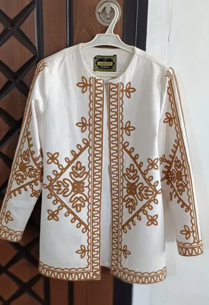 کت گلدوزی شده فری سایز 42-36و مانتو سایز38-36|لباس|شاهین‌شهر, شهرک مطهری|دیوار