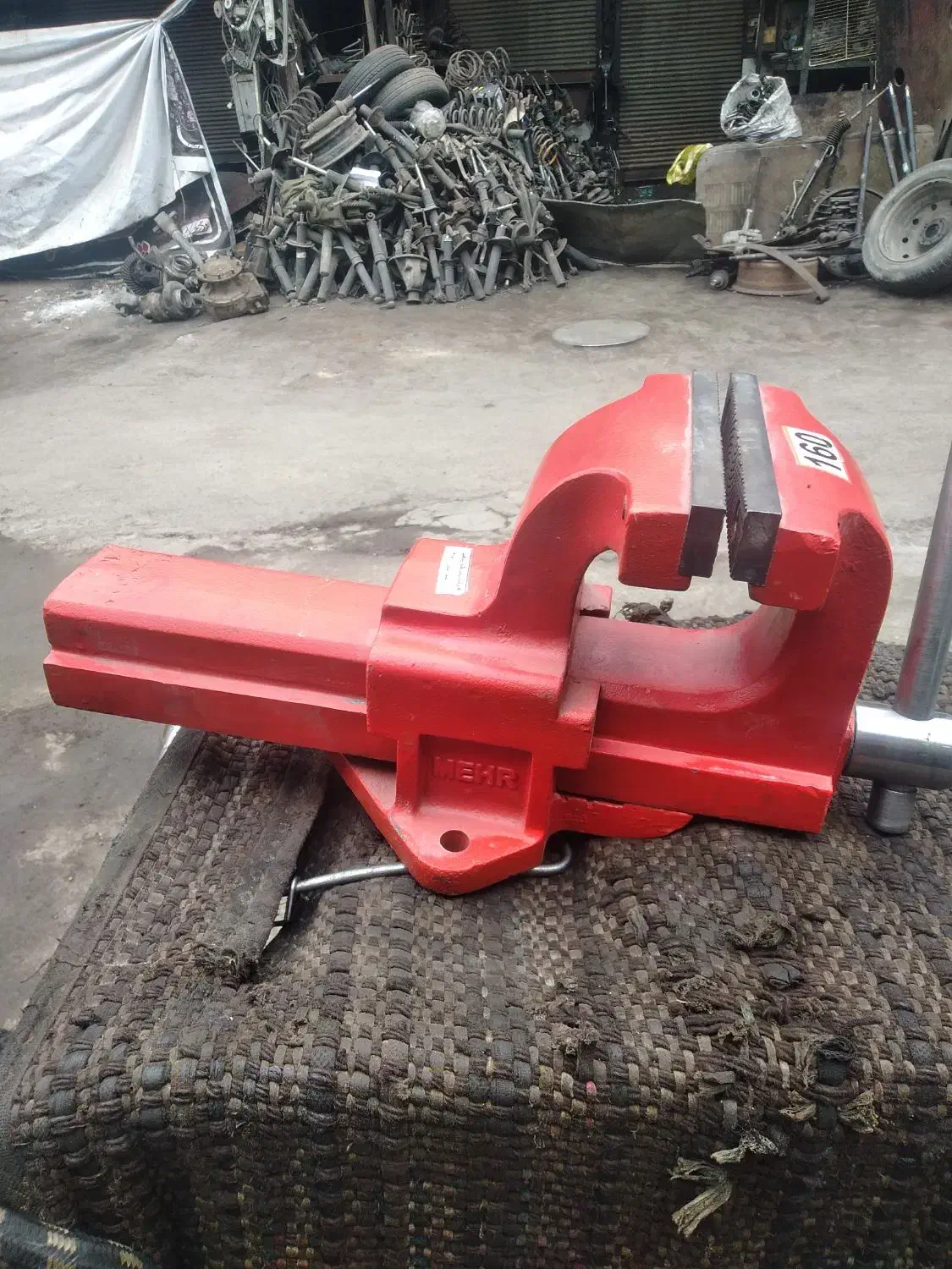 گیره آهنی نو|ابزارآلات|تهران, شوش (باغ آذری)|دیوار