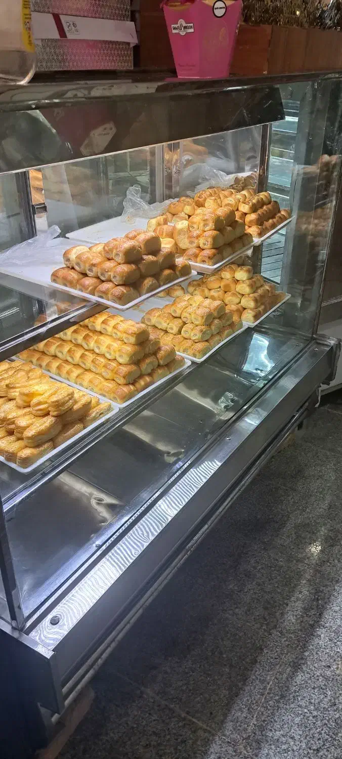 ویترین قنادی و نردبان|فروشگاه و مغازه|بروجرد, |دیوار