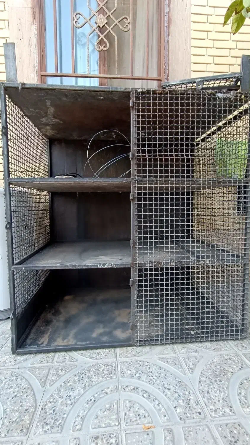 قفس آهنی سه طبقه نو|صنایع دستی و سایر لوازم تزئینی|آباده, |دیوار