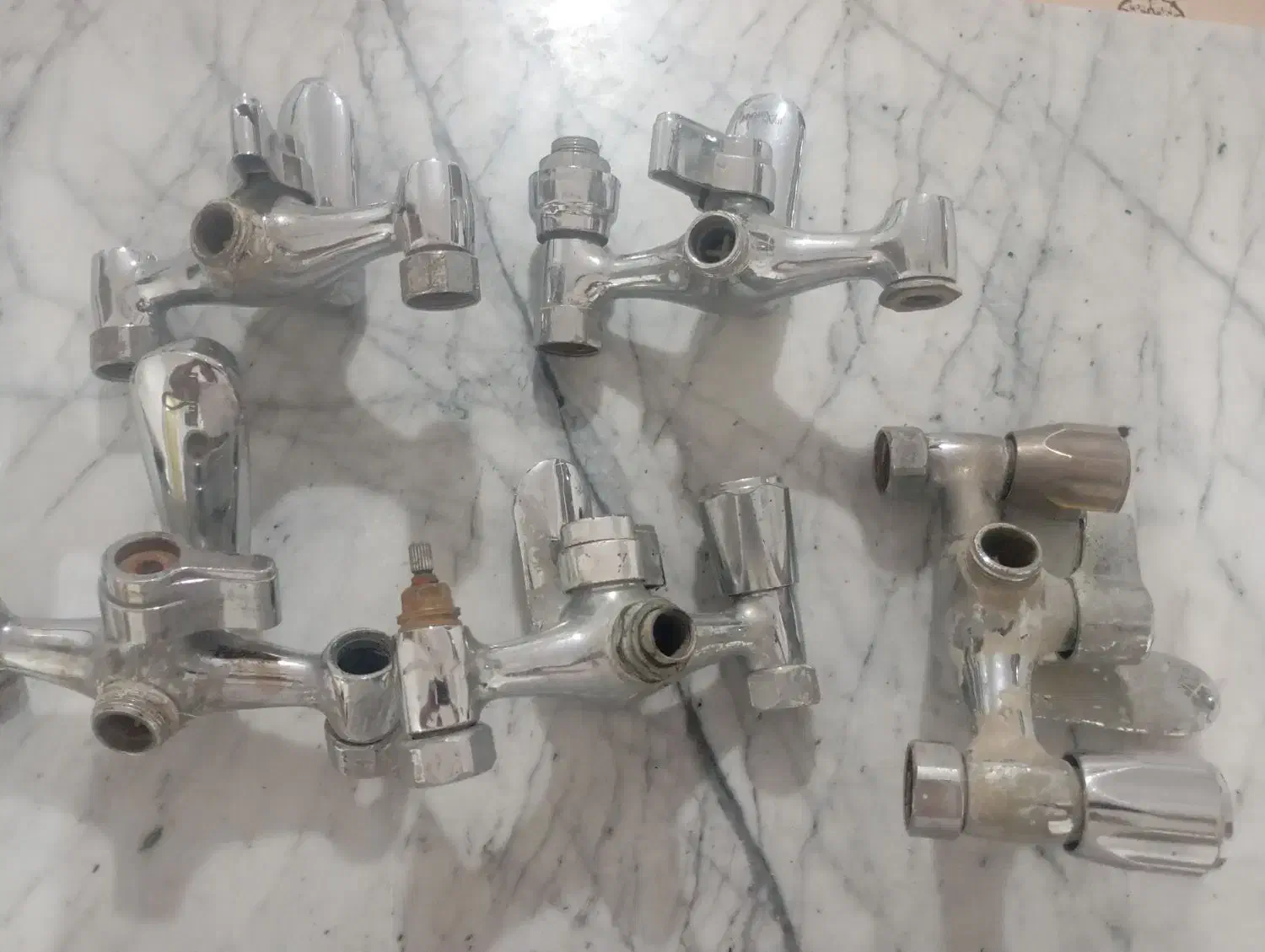 شیر حمام برنجی بدون شکستگی|لوازم حمام|شاهینشهر, شهرک گلدیس|دیوار