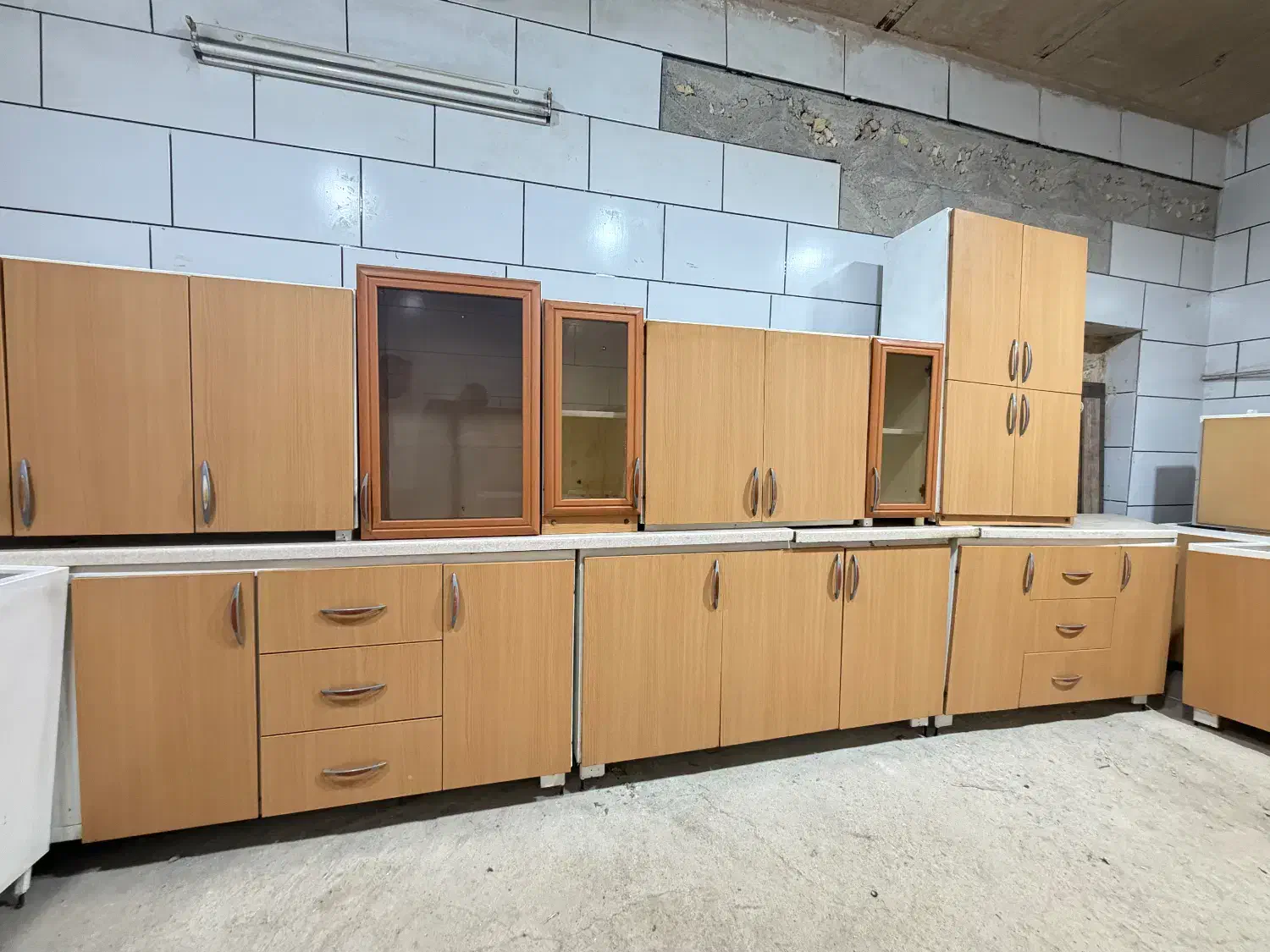 چنددست کابینت درحدنو|مصالح و تجهیزات ساختمان|شهرکرد, |دیوار