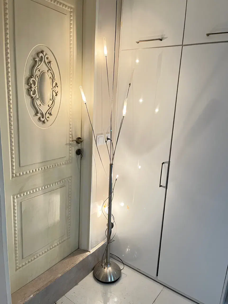 اواژور ایستاده|چراغ خواب و آباژور|مشهد, فلسطین|دیوار