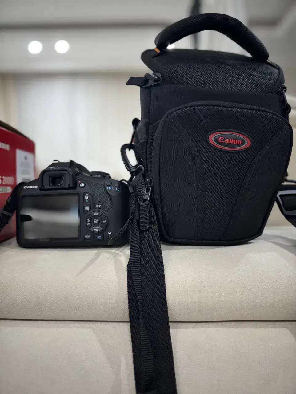 دوربین کانن ۲۰۰۰d شات زیر ۲۰۰ عدد|دوربین عکاسی و فیلم‌برداری|تهران, منیریه|دیوار