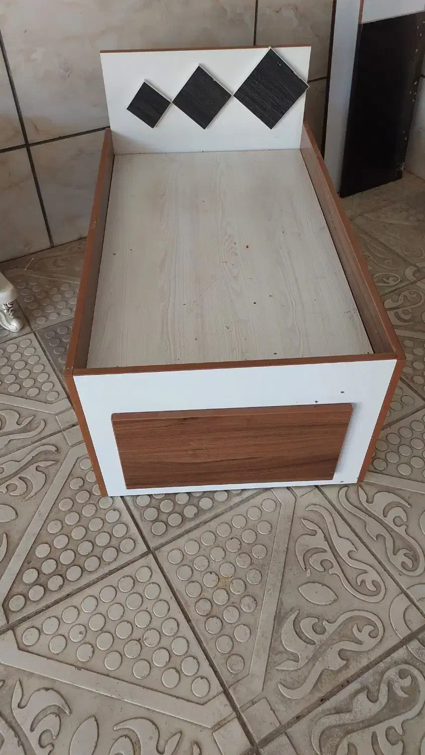 تخت نوزاد|تخت و صندلی بچه|بجنورد, |دیوار