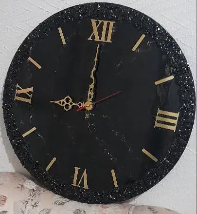 ساعت رزینی مشکی وساعت دفرمه نقره ای|ساعت دیواری و تزئینی|شاهین‌شهر, شهرک گلدیس|دیوار