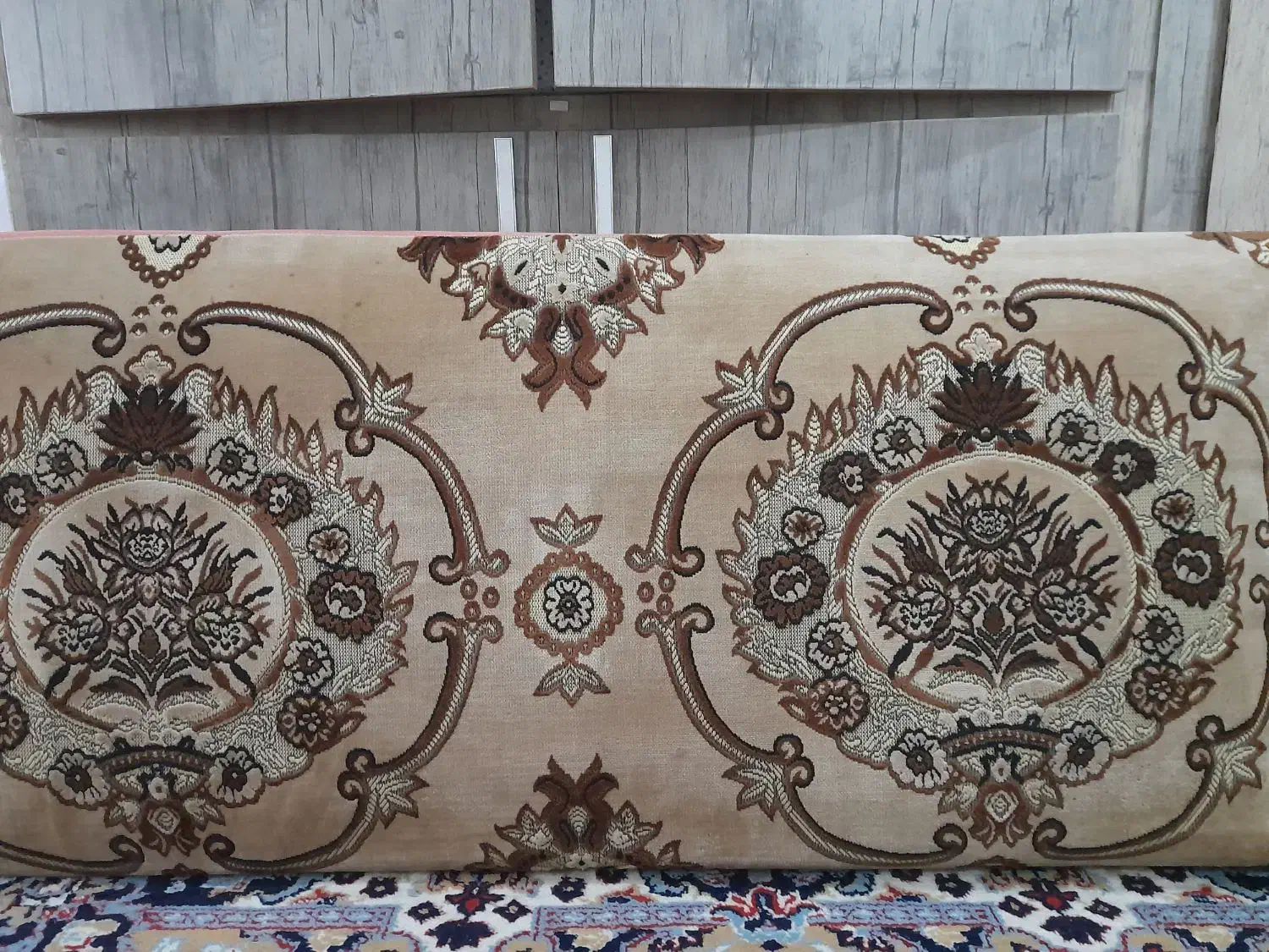 پشتی سنتی طرح گل|پشتی|لاهیجان, شهرک جانبازان|دیوار