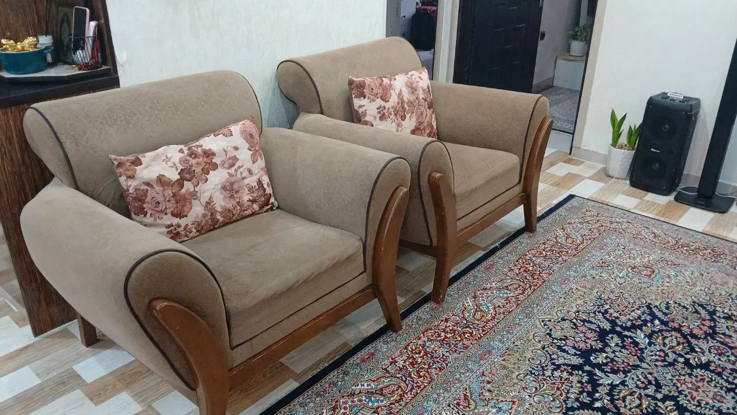 مبل|مبلمان خانگی و میز عسلی|فومن, |دیوار