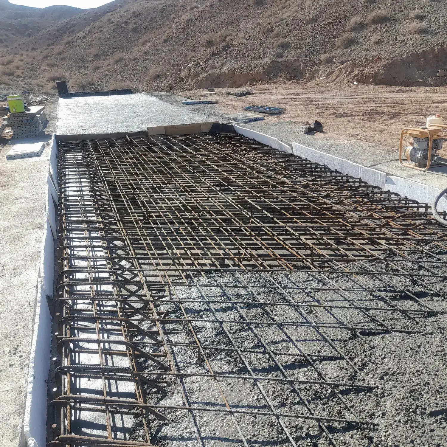 کار ارماتور بندی وقالب بندی|استخدام معماری، عمران و ساختمانی|بافق, |دیوار