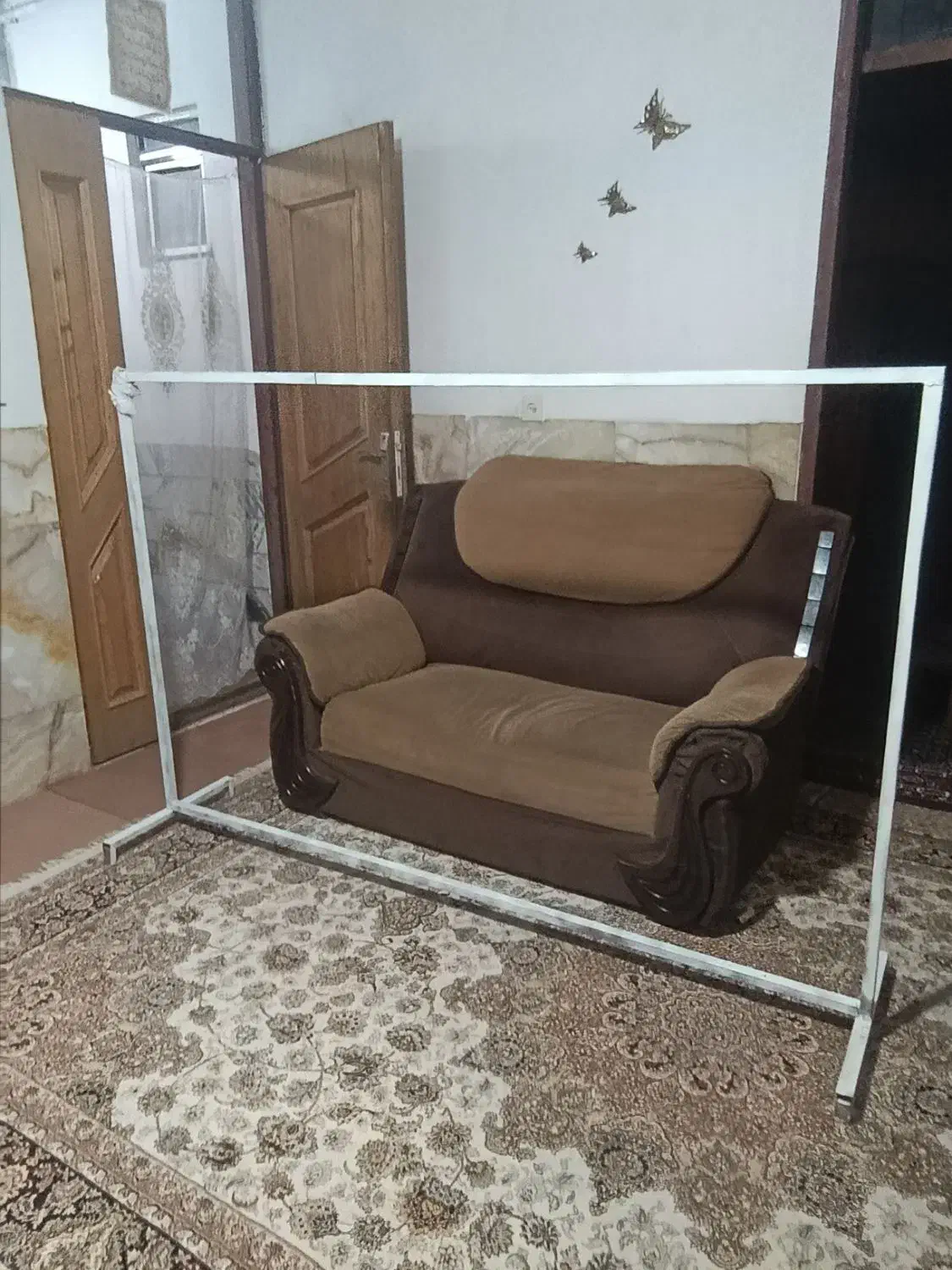 رگال آهنی محکم|بندرخت و رخت‌آویز|کرمانشاه, |دیوار