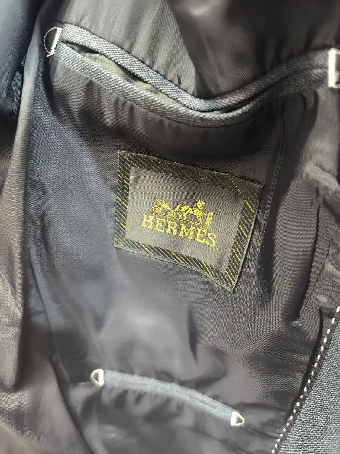 پوشاک|لباس|باغستان, |دیوار