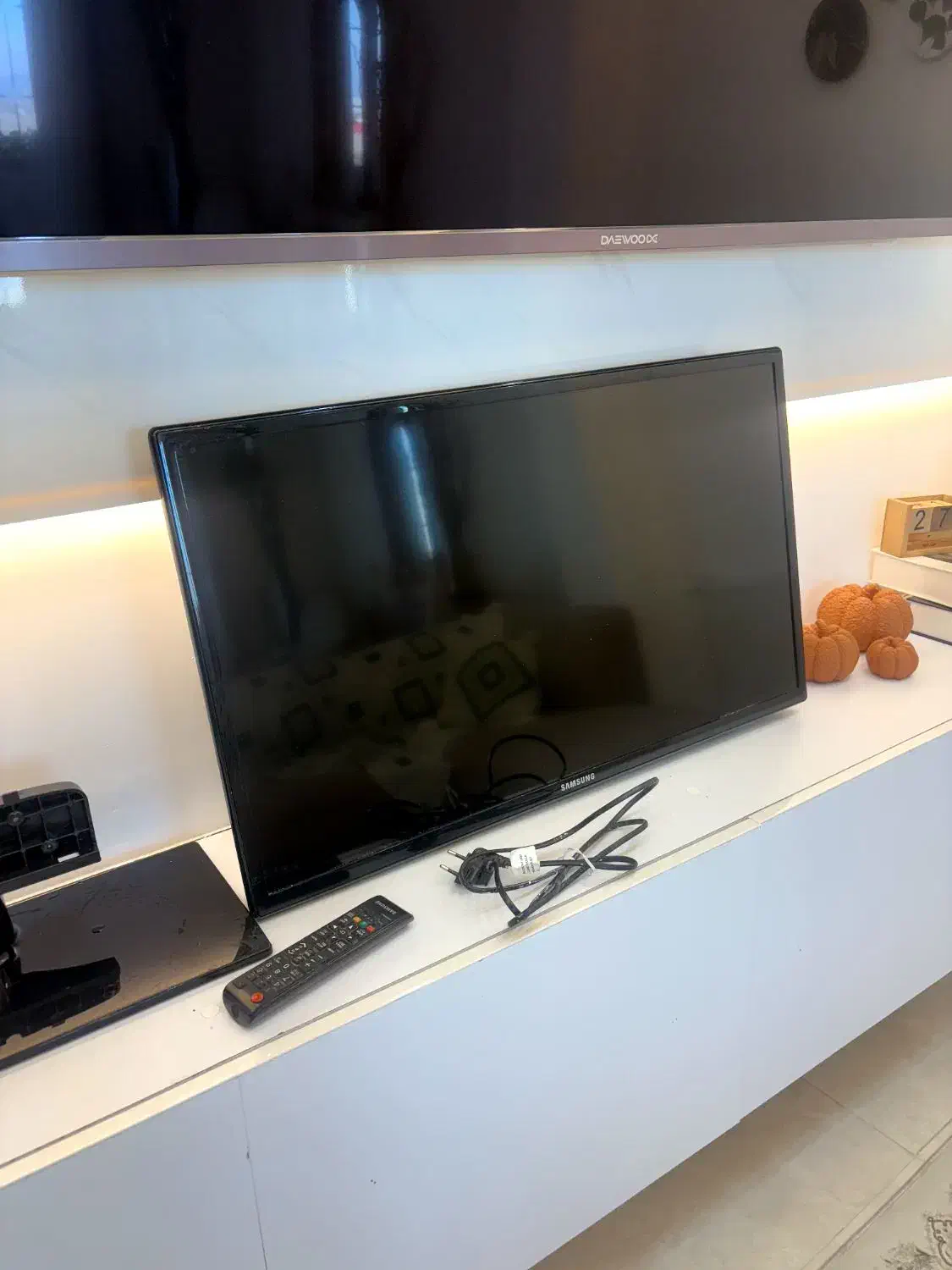 تلویزین ۳۲ اینچ|تلویزیون و پروژکتور|رودسر, |دیوار