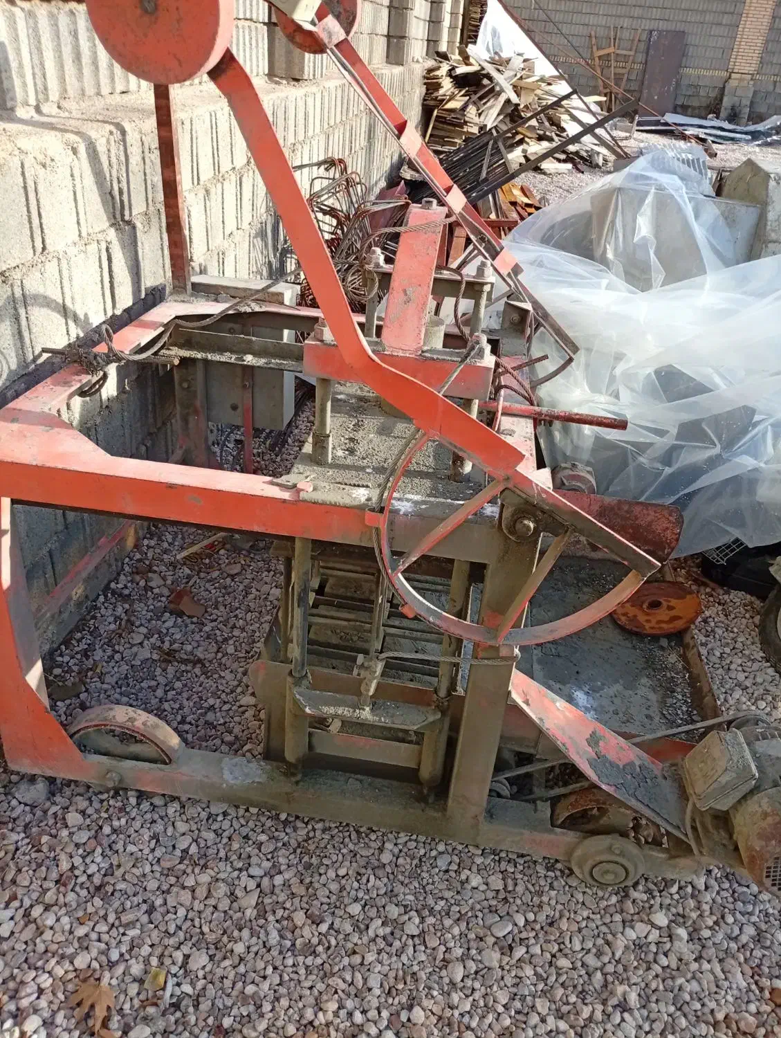 دستگاه بلوک زنی|ماشین‌آلات صنعتی|صدرا-فارس, فاز ۲|دیوار