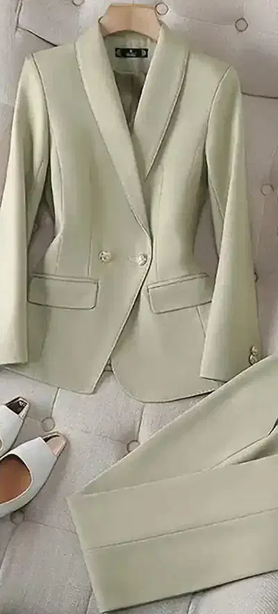 گلدان برنجی و کت و شلوار لباس|صنایع دستی و سایر لوازم تزئینی|تهران, سیمای ایران|دیوار